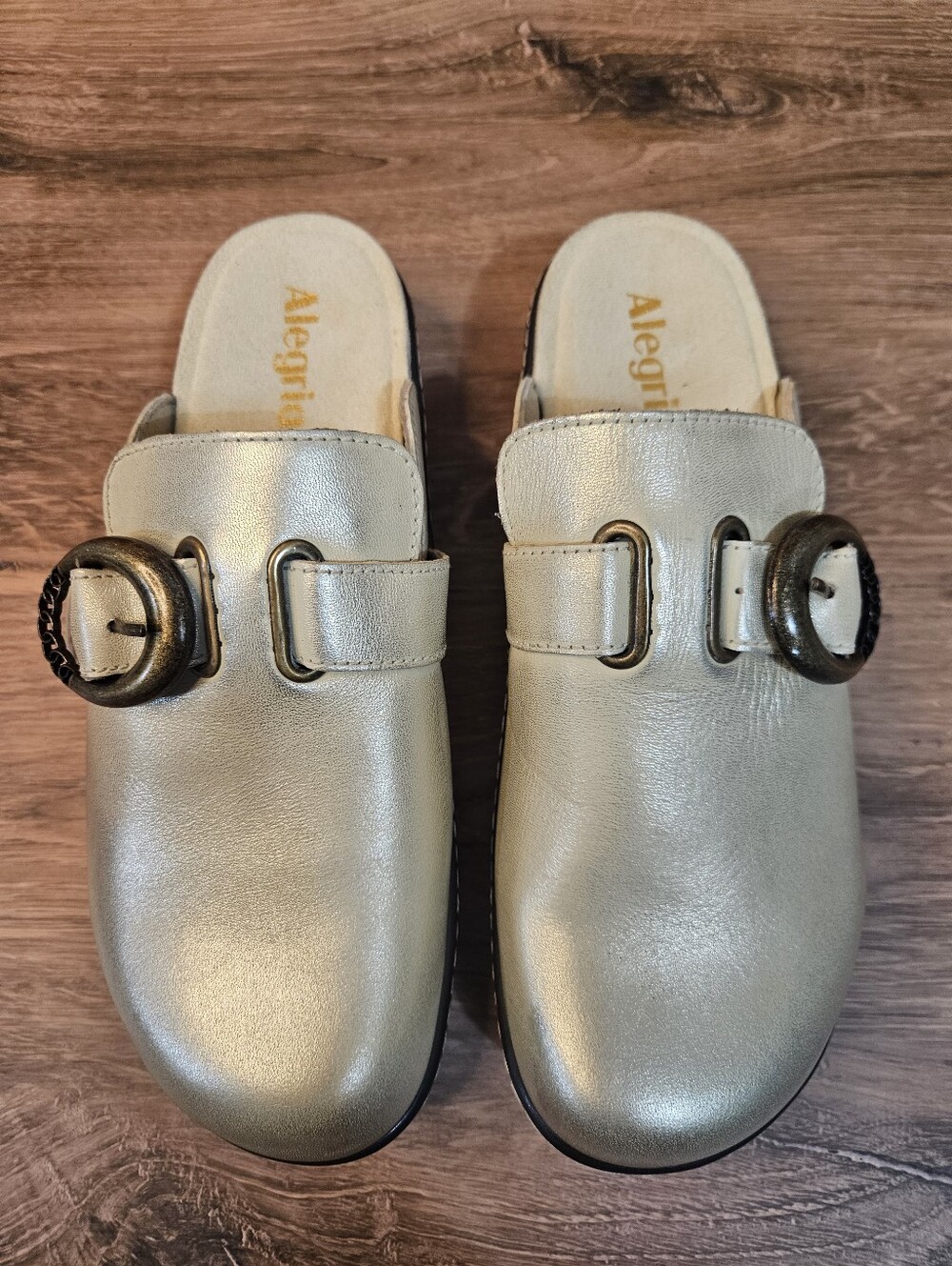 Alegria Osmosis Clogs in the Gold Cream colorway. Size 38